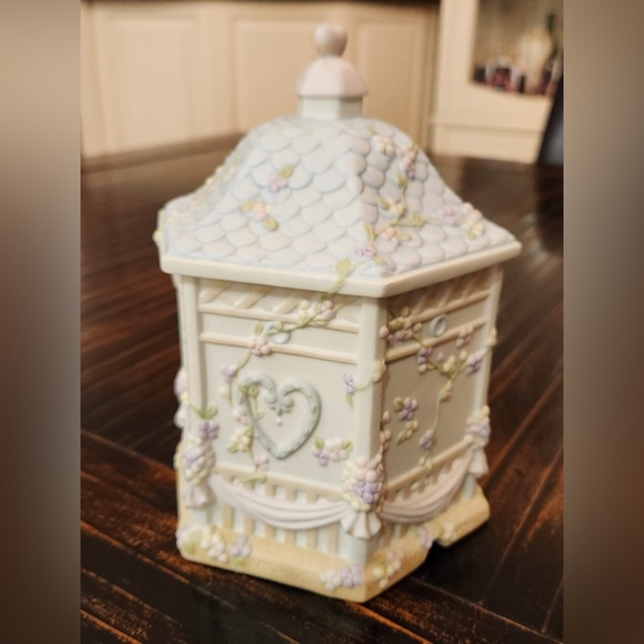 precious moments friendship hits the spot gazebo - Picture 2 of 3